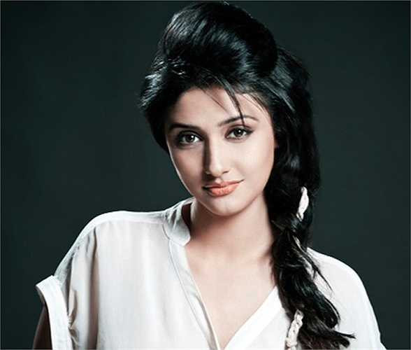 Với những lợi thế vốn có của một người mẫu, Ragini Khanna cũng được đánh giá là một trong những nữ diễn viên đẹp nhất của Bollywood.
