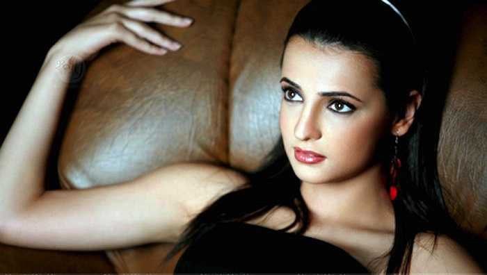 Khởi đầu là một người mẫu, Sanaya Irani có khá nhiều lợi thế khi 'lấn sân' sang lĩnh vực điện ảnh