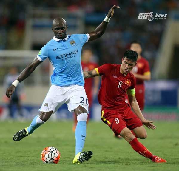 Công Vinh chơi khá tồi ở trận gặp Man City