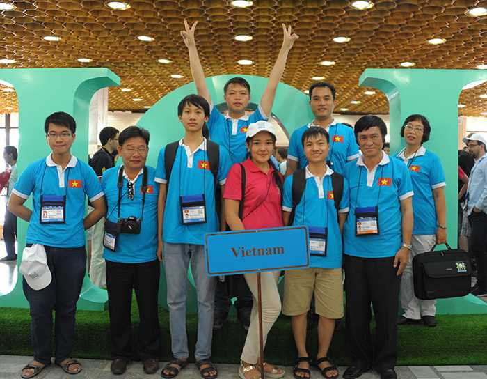 Các thành viên của đoàn Việt Nam dự thi Olympic Tin học Quốc tế 2015.