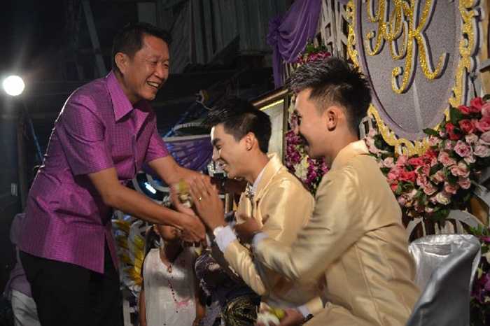 Thái Lan. Đất nước được coi là 'thiên đường' dành cho những người thuộc giới LBGT này thực tế chưa công nhận hôn nhân đồng giới. Mặc dù, Đạo Luật về việc này đã được xem xét nhưng lời công bố chính thức thì vẫn chưa được đưa ra