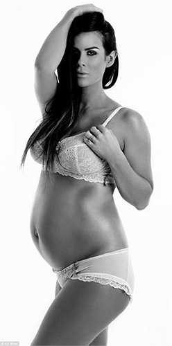 Nhưng theo Sophie, nâng tạ 30 kg ‘chẳng nhằm nhò gì’ và chỉ bằng một nửa trọng lượng mà cô thường tập trước khi có bầu. 