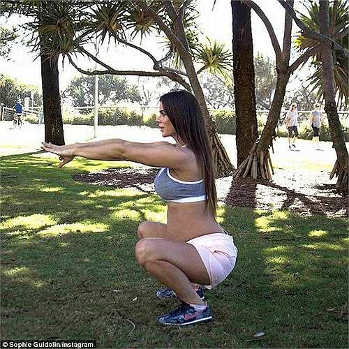 Nhờ tập luyện, Sophie cảm thấy khỏe khoắn hơn trong thời gian có bầu. Đến tuần 32, cô chỉ tăng 15kg, so với 28 kg từ những lần mang thai trước dù mang song thai. Sophie muốn khẳng định cho mọi người biết rằng dù thân hình thon gọn nhưng sức khỏe của cô và cặp song thai vẫn rất tốt.