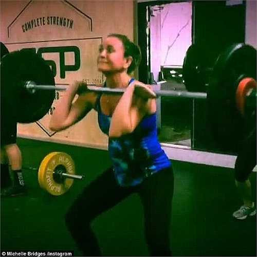 Sophie cho rằng sảy thai có thể do nhiều nguyên nhân nhưng mọi người thường liên tưởng nó với việc tập luyện thể chất. ‘Tập luyện lúc mang bầu thực tế có lợi hơn là hại. Tôi hy vọng phụ nữ hiểu lợi ích của hoạt động này và có lối sống khỏe mạnh trong thời gian có em bé’, Sophie tâm sự. 