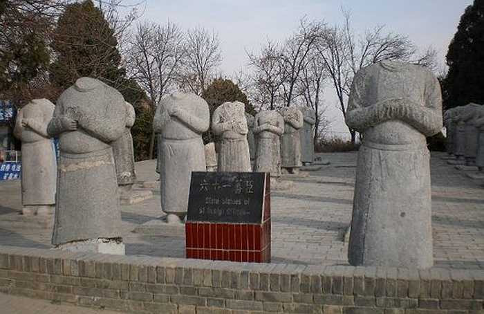 Võ Tắc Thiên cùng chồng, là hoàng đế Đường Cao Tông được táng trong Càn Lăng, ở tỉnh Thiểm Tây, thuộc tây bắc Trung Quốc.