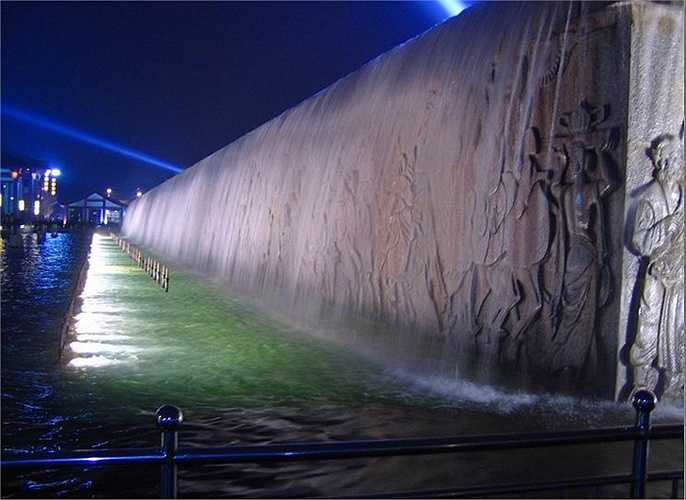 Có được nhiều cháu báu, ông ta huy động tới 2 vạn người quyết tâm khai quật Càn Lăng. Tuy nhiên, quá trình đào bới rất nhọc công, nhiều người chết, bệnh, mưa gió vần vũ, sét đánh suốt ngày, nên phải dừng lại. 