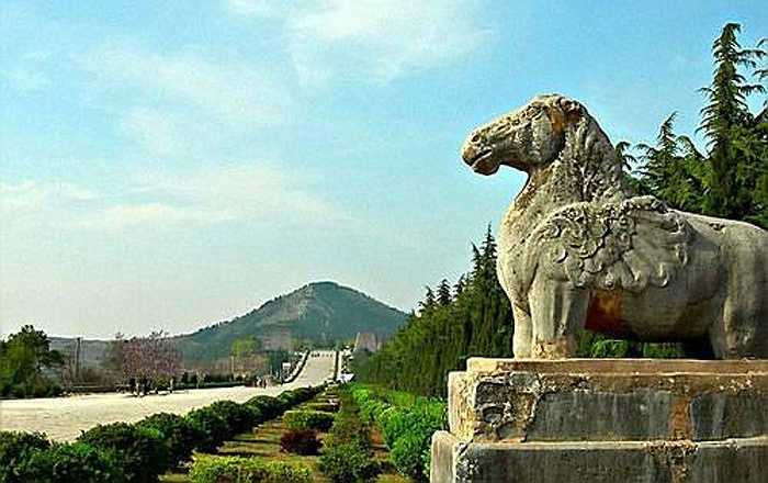 Thời Quốc dân đảng, tướng Tôn Liên Trọng đã huy động một binh đoàn với thuốc nổ, phá 3 tầng nham thạch vào trong núi, song vẫn không thành công.