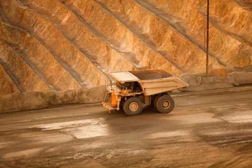 Giá vàng tháng 7 rớt thê thảm, do dâu?