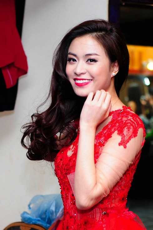 Hoàng Thùy Linh có vẻ đẹp tỏa sáng.