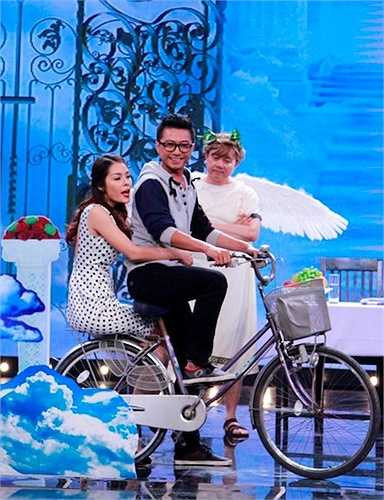 Anh trai nghệ sỹ Thành Lộc xuất sắc vượt qua thử thách của Chí Tài trong việc hàn gắn một đôi tình nhân vừa chia tay. Ở tình huống này, Bạch Long khiến khán giả hào hứng với màn ứng khẩu cải lương trên sân khấu. 