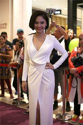 Hai đạo diễn của bộ phim là Pete Docter và Ronaldo Del Carmen đã có mặt để giao lưu cùng các phóng viên và đông đảo khán giả. Không chỉ dành thời gian chia sẻ về quá trình làm nên câu chuyện của 'bộ sậu cảm xúc', hai đạo diễn còn tham dự buổi công chiếu ấm cúng với các fan châu Á trên thảm tím của Pavilion, Kuala Lumpur.