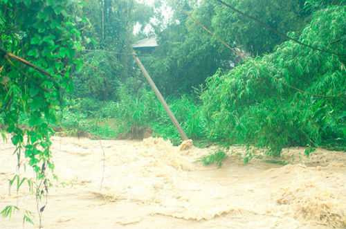 Những hình ảnh hãi hùng mưa lũ tấn công các tỉnh phía Bắc