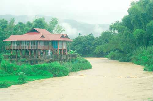 Những hình ảnh hãi hùng mưa lũ tấn công các tỉnh phía Bắc