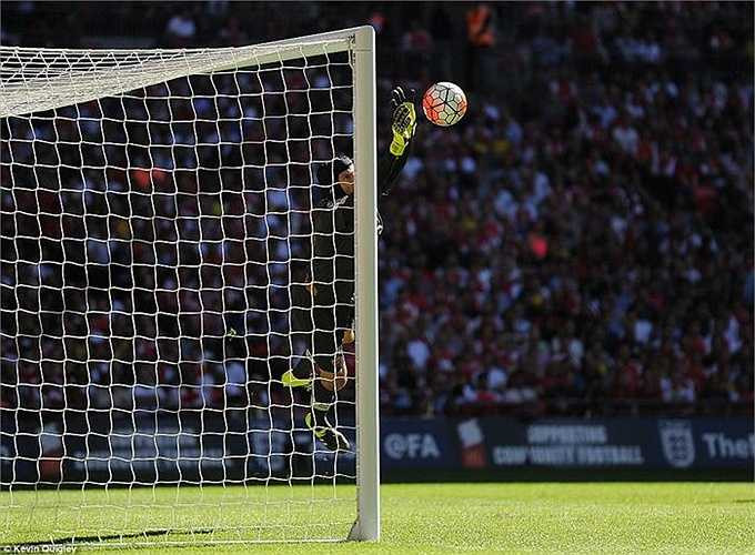 Petr Cech đã có màn trình diễn rất tuyệt vời trong ngày tái ngộ Chelsea. Anh liên tục hóa giải các pha dứt điểm hiểm hóc trong trận