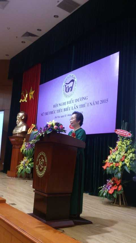 Phó chủ tịch nước Nguyễn Thị Doan, Chủ tịch danh dự Hội NTT VN phát biểu tại Hội nghị.