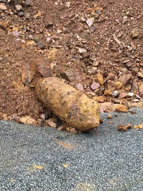 Bộ đôi công binh đã xử lý nhanh gọn và mang đi tiêu hủy an toàn quả bom nặng 350 kg