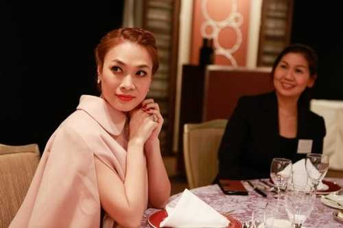 Mỹ Tâm hát nhạc Doreamon, Thuỷ Tiên hôn Noo Phước Thịnh