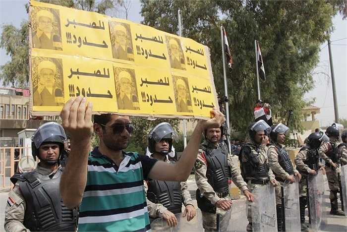 Ngày 1/8, hơn 600 người dân Iraq biểu tình phản đối việc cắt điện, nước ở tỉnh Basra 