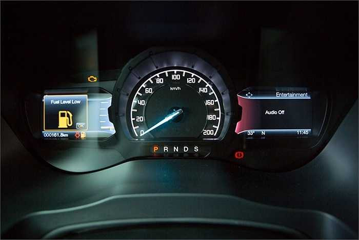 Bộ chuyển cầu điều khiển điện cho phép người dùng phiên bản 4x4 thay đổi từ chế độ 4x2 sang chế độ 4x4 ngay cả khi đang chạy bằng một nút trên bảng điều khiển trung tâm. Để có lực tại vòng tua thấp hay hỗ trợ quá trình đổ đèo, người lái còn có thể chuyển đổi sang chế độ số thấp 4x4.