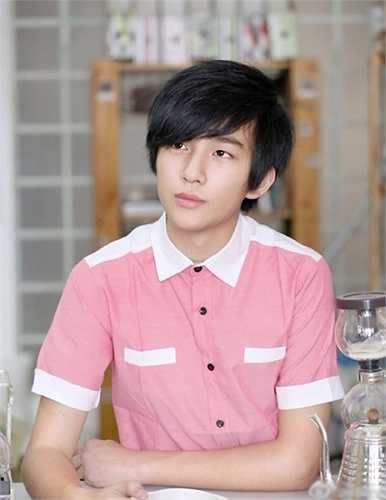 Trang cá nhân của Lý Hoành Ngị có hơn 2,3 triệu người theo dõi và có fanclub riêng.