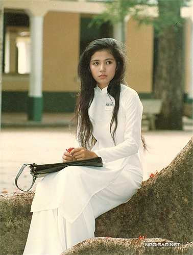 Những năm 90, nếu như Diễm Hương được xưng tụng là 'Đệ nhất mỹ nhân', Việt Trinh cũng không kém cạnh về nhan sắc, mức độ nổi tiếng và sức lan tỏa đến công chúng. 