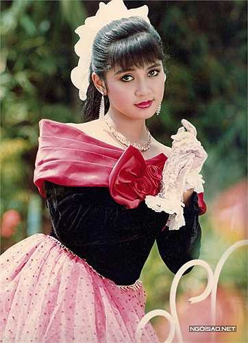 Cũng như các đàn chị, thập niên 90 Việt Trinh là một trong những người đẹp xuất hiện thường xuyên trên ảnh lịch, tập vở, nón lá... Việt Trinh nhớ mãi cảm xúc khó tả khi lần đầu được mời chụp ảnh cùng Diễm My. Khi đó, Diễm My đã là 'Nữ hoàng ảnh lịch', nhưng thái độ và sự gần gũi của chị đã xóa tan mọi khoảng cách với cô bé mới vào nghề. 