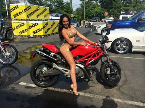 Bảo vệ chiếc mô-tô của bạn bằng việc rửa xe đúng cách