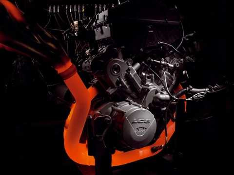 Bảo vệ chiếc mô-tô của bạn bằng việc rửa xe đúng cách