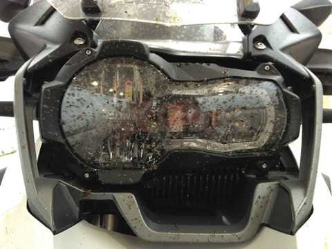 Bảo vệ chiếc mô-tô của bạn bằng việc rửa xe đúng cách