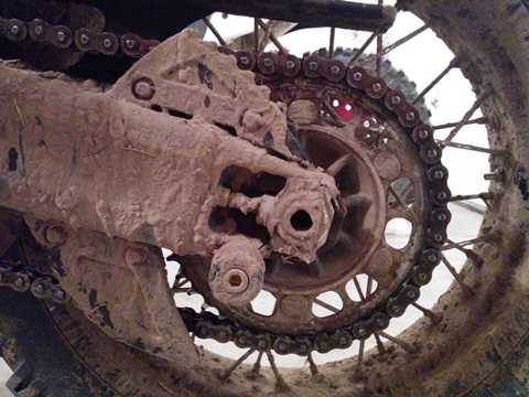 Bảo vệ chiếc mô-tô của bạn bằng việc rửa xe đúng cách