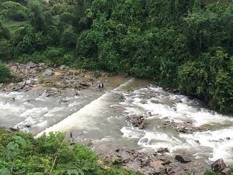 Dòng suối nơi em Viên bị nước lũ cuốn Dòng suối nơi em Viên bị nước lũ cuốn