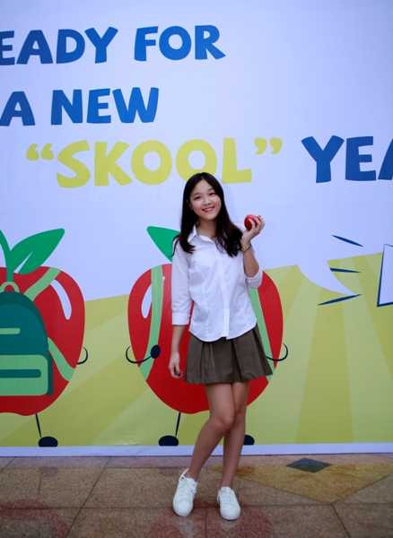 Học sinh Hà thành nhận 800 quả táo đỏ ngày tựu trường