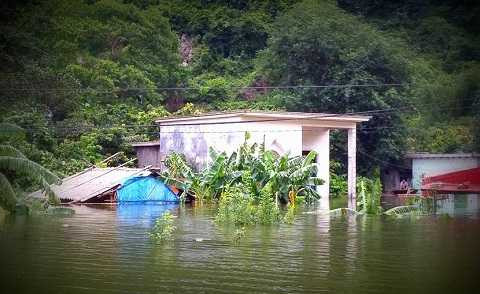 Nhiều nhà dân vẫn chịu cảnh ngập úng trong nhiều ngày nay