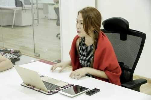 Mỹ Tâm mặt cực ngầu hướng dẫn cho trò cưng