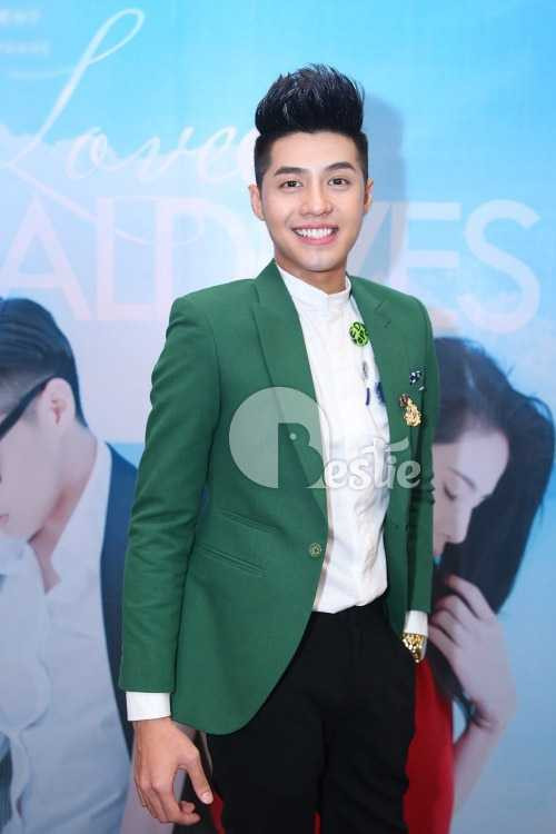 Noo Phước Thịnh công khai dẫn Thủy Tiên bỏ trốn