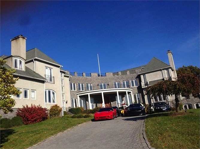 Những siêu xe như... vật trang trí cho ngôi biệt thự hàng chục triệu đô của Hà Phương 