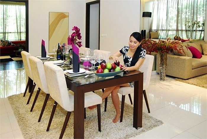 Thời gian gần đây, Cẩm Ly mới nhận lời tham gia The Vocie Kids, nó là bước đánh dấu quay trở lại với danh tiếng của cô sau thời gian dài mải mê kinh doanh và ca hát đều đặn. 