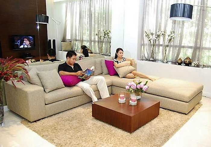 Ngay từ khi mới bắt đầu, Cẩm Ly có thể đánh giá là một ca lạ của showbiz Việt khi đó 