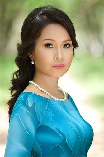 Cô không đánh bóng tên tuổi, không có scandal, không được truyền thông săn đón, nhưng đi hát quanh năm suốt tháng ở khu vực phía Nam cũng không hết show. 