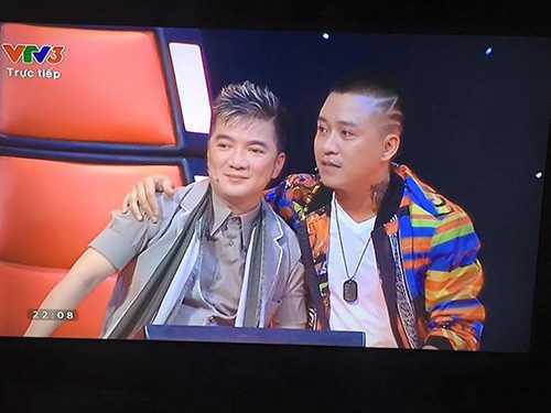 Tuấn Hưng rất cảm động trước tình cảm mà đồng nghiệp dành cho mình.