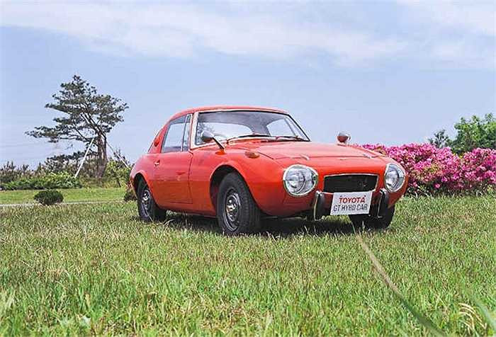 Chiếc Toyota Hybrid đầu tiên được ra đời năm 1968, được sử dụng động cơ turbo 'hoành tráng' nhất thời bấy giờ.