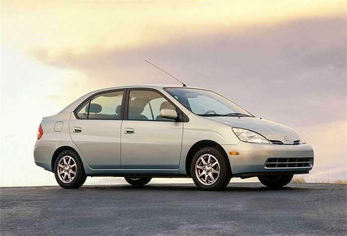 Prius - xe hybrid đầu tiên của Toyota được sản xuất hàng loạt, và chỉ đúng 10 năm sau khi ra mắt (1997), đến năm 2007 Toyota đã bán được hơn 1 triệu chiếc.
