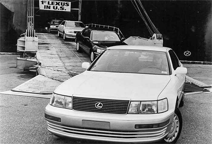 Có tất cả 450 nguyên mẫu được sản xuất để xây dựng nên thương hiệu Lexus như ngày nay. Trong đó, có 50 nguyên mẫu được làm bằng đất sét. 