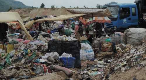 Bãi rác Tóc Tiên, nơi vợ chồng anh B. vẫn đến nhặt rác Bãi rác Tóc Tiên, nơi vợ chồng anh B. vẫn đến nhặt rác