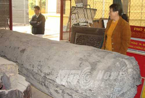 Quan tài thân cây khổng lồ thuộc văn hóa Đông Sơn, khai quật được ở Động Xá, hiện lưu giữ ở Bảo tàng Hưng Yên Quan tài thân cây khổng lồ thuộc văn hóa Đông Sơn, khai quật được ở Động Xá, hiện lưu giữ ở Bảo tàng Hưng Yên