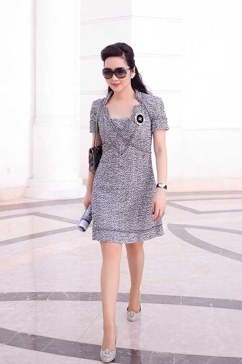 Giáng My sành điệu ra phố, Lệ Quyên ma mị với ảnh đen trắng