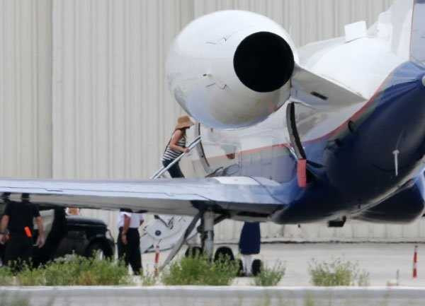 Jennifer Aniston bí mật làm đám cưới tại nhà riêng