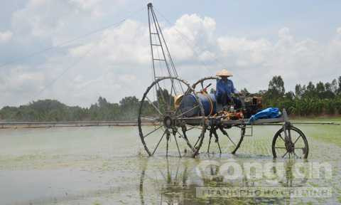 Máy phun thuốc tự chế của anh Phước