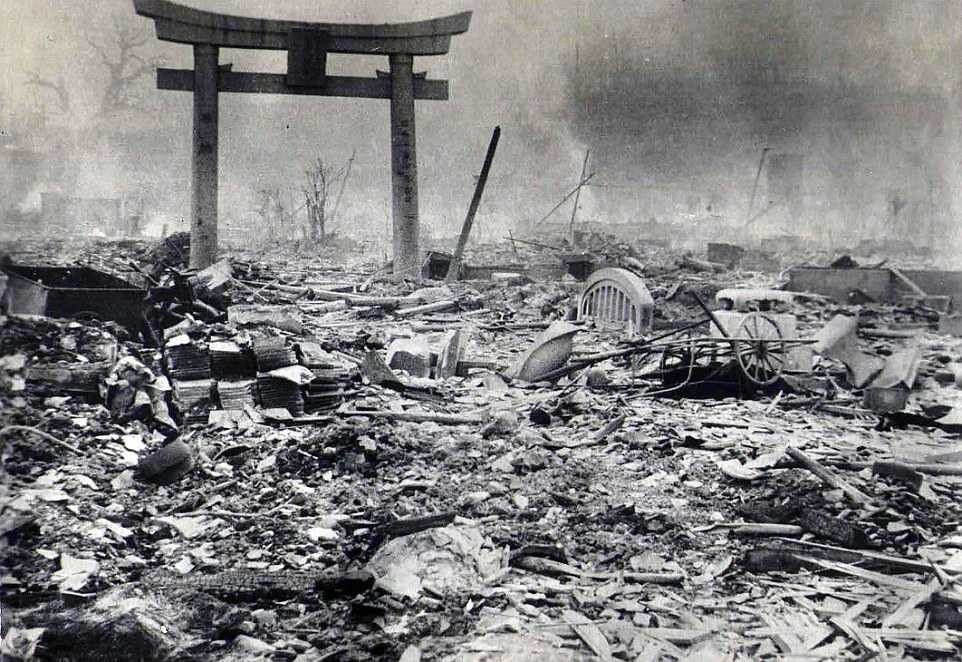 Gần như không còn một tòa nhà nào ở Hiroshima đứng vững sau khi quả bom rơi xuống