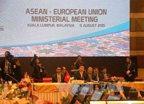 Phó Thủ tướng, Bộ trưởng Bộ Ngoại giao Phạm Bình Minh đồng chủ trì Hội nghị ASEAN-EU. Ảnh: TTXVN